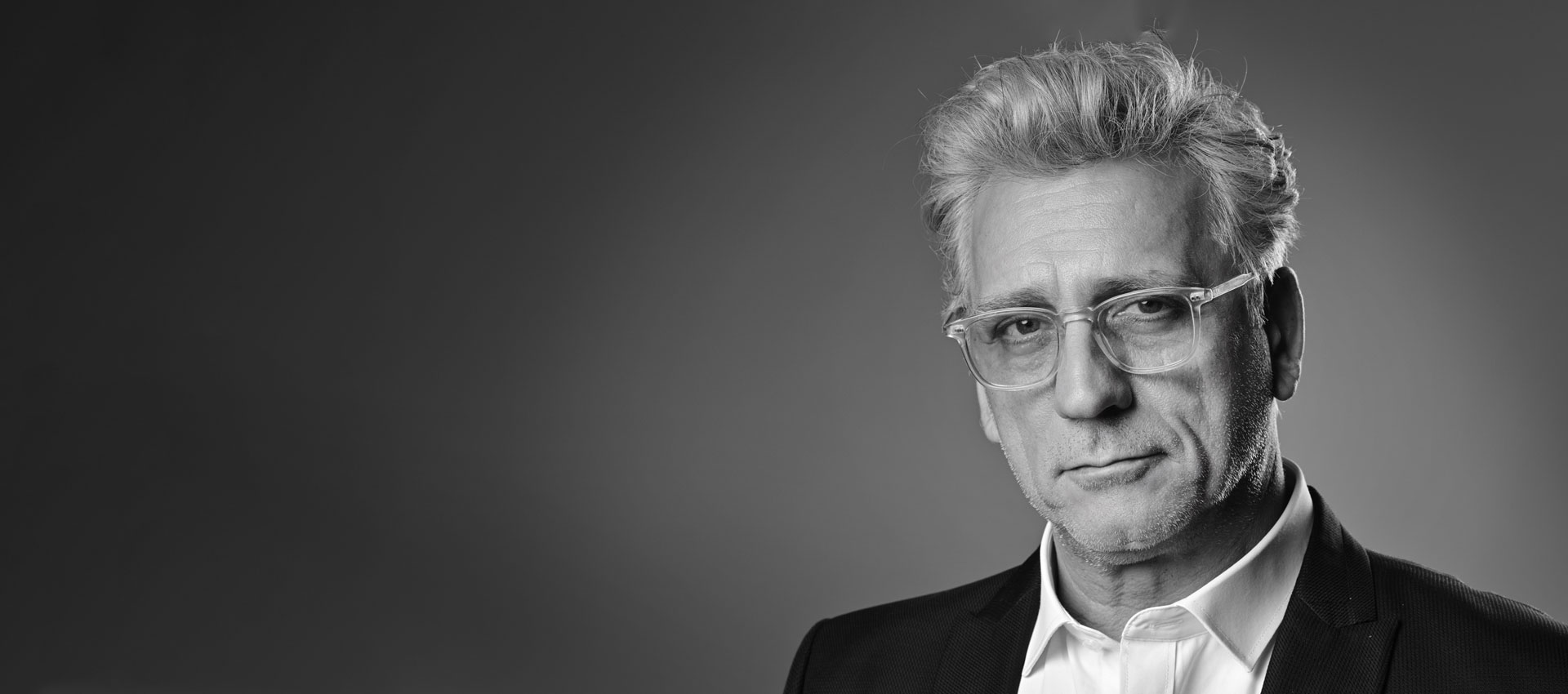 <span>ליאור אשכנזי</span><span>Lior Ashkenazi</span>