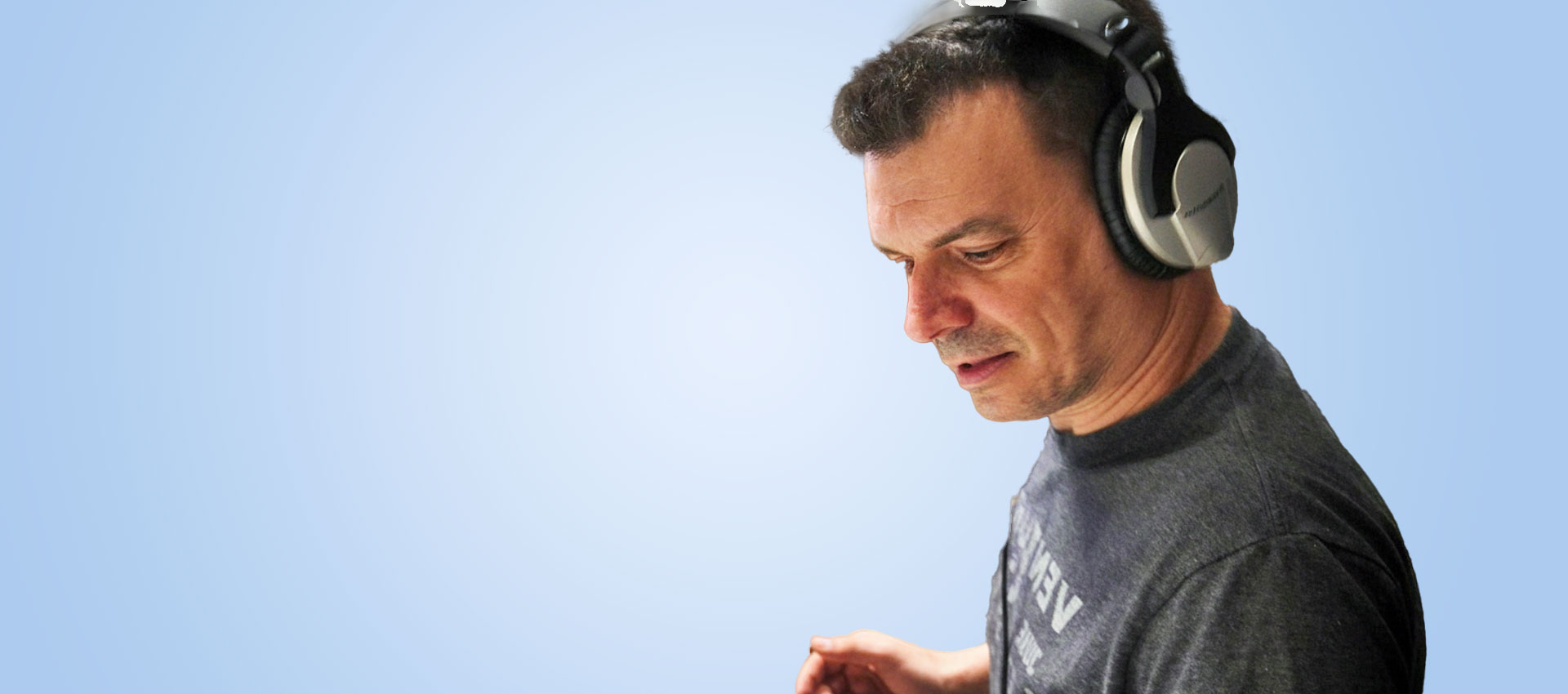 <span>שרון טייכר</span><span>Sharon Taicher</span>