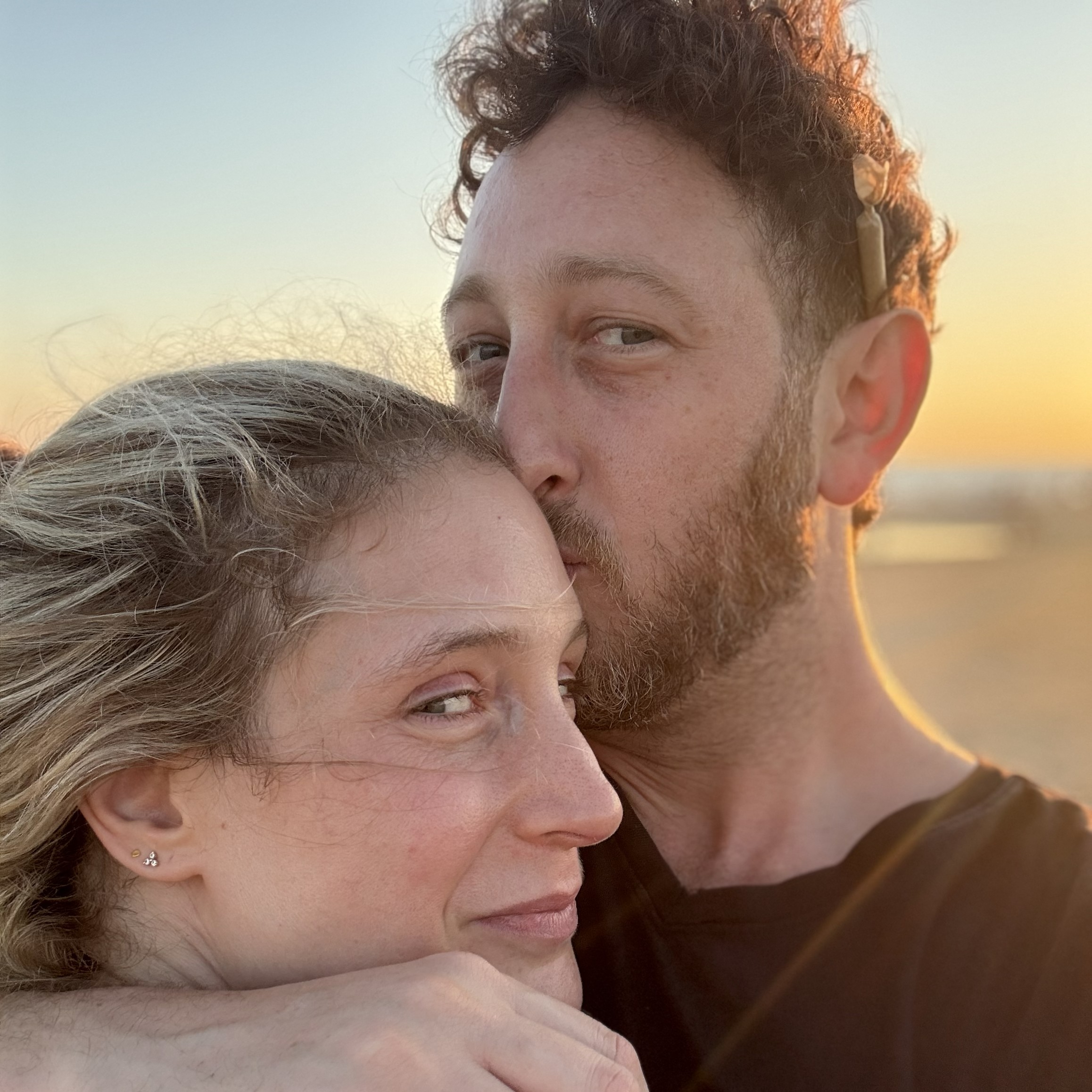אהבה זה מצחיק-1